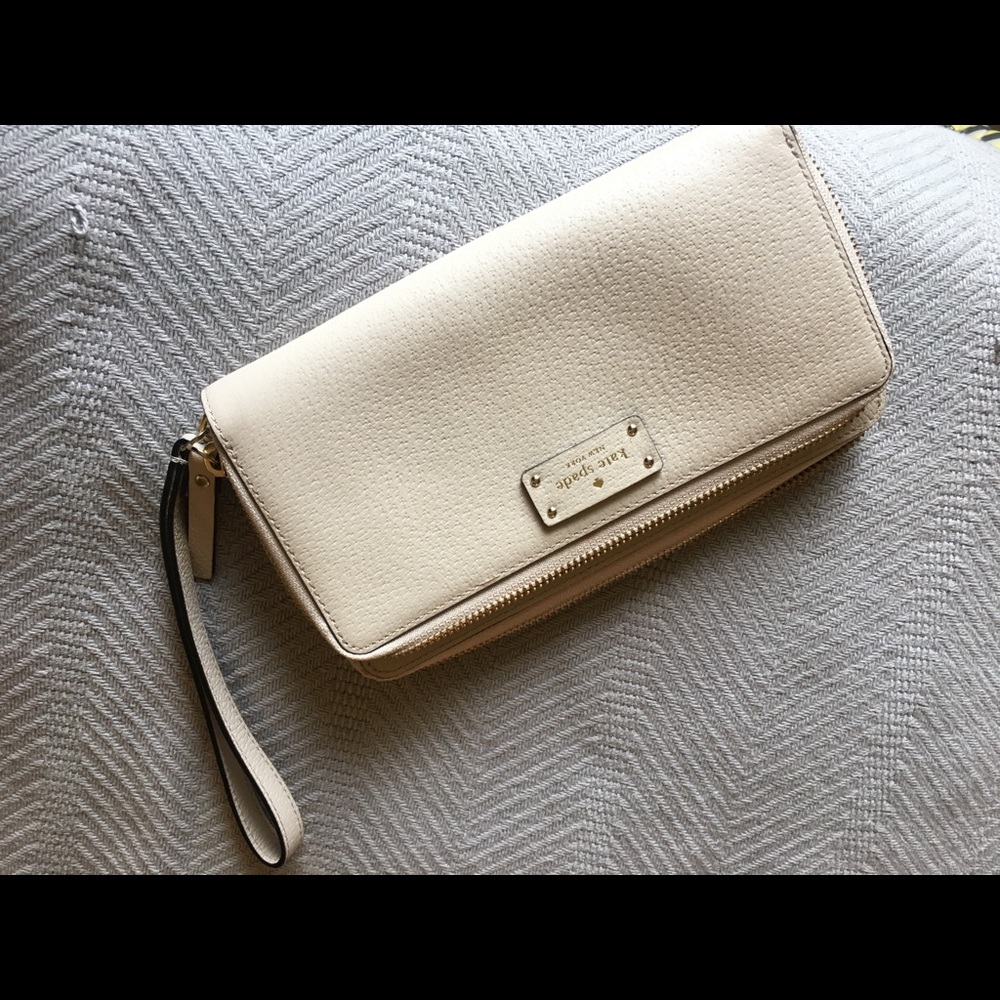 Kate Spade Wristlet cream